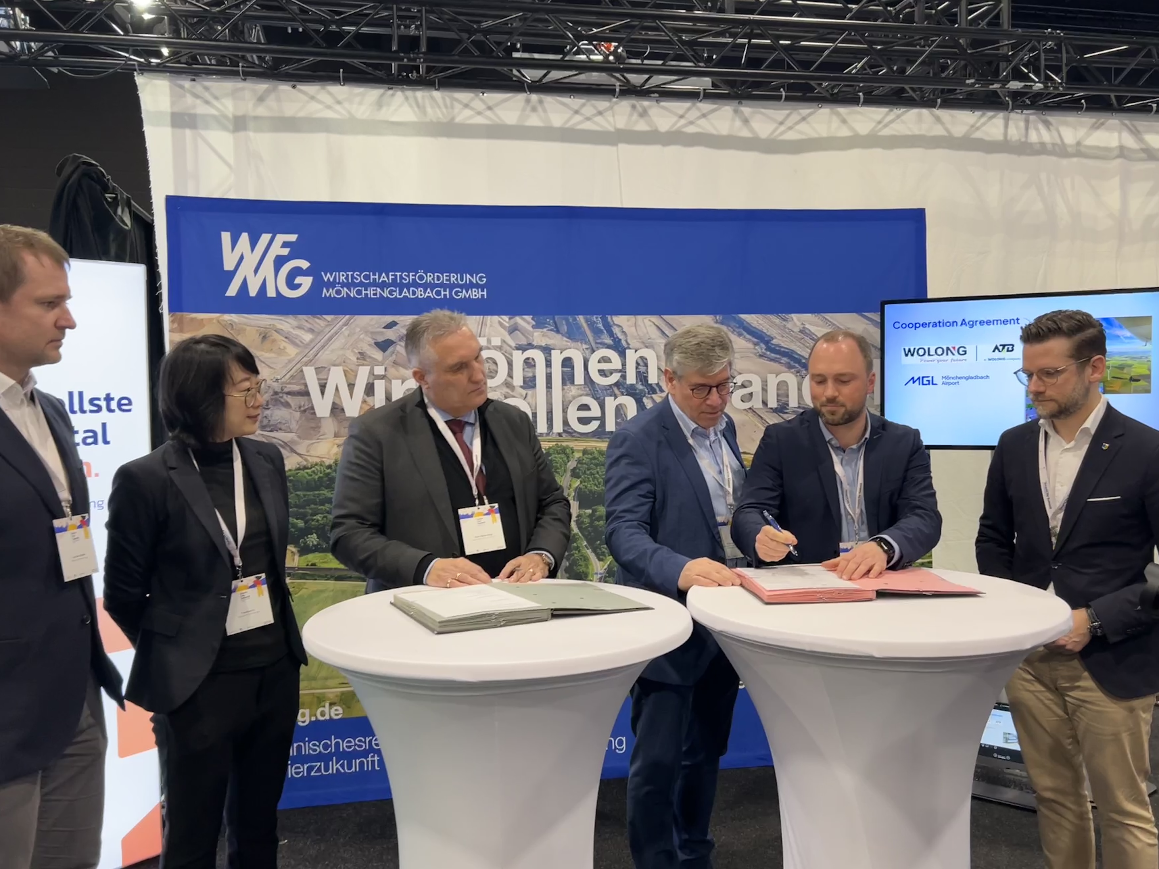 171109358626968874A4.jpg 簽約時.jpg